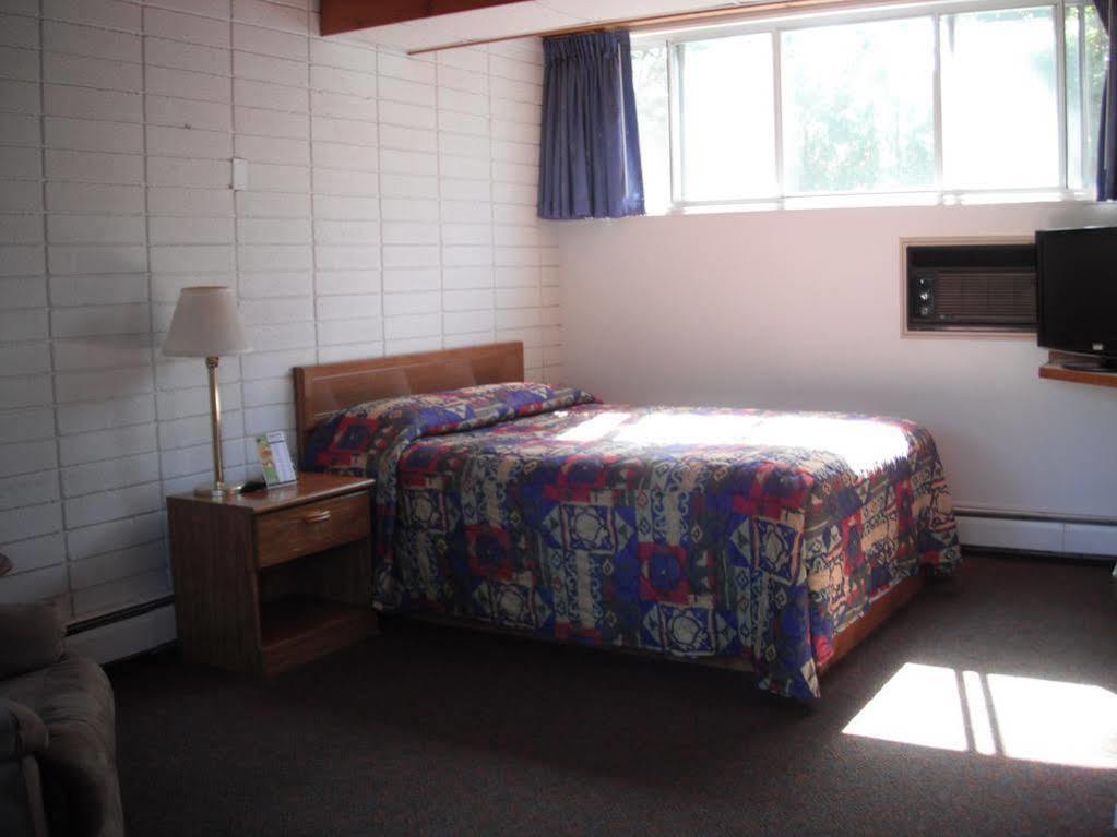 טראוורס סיטי The Sierra Motel מראה חיצוני תמונה